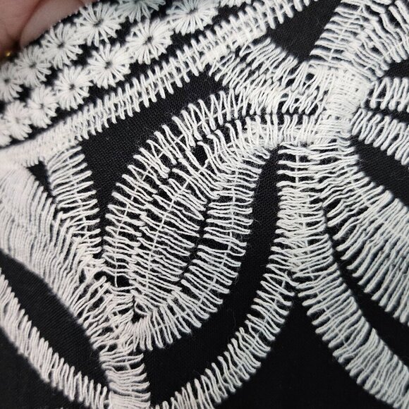 Solitaire Black & White Embellished Top - A True Showstopper! Size 1X - Picture 4 of 7